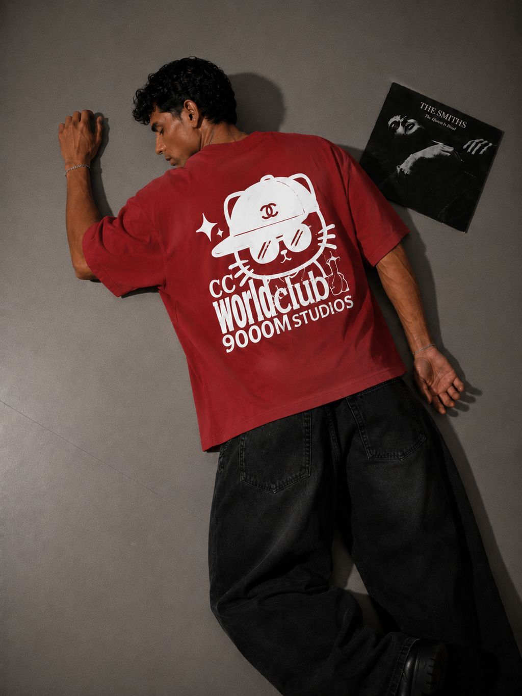 WORLDCLUB 9000 red oversized tee by 9000M – graphic print detail